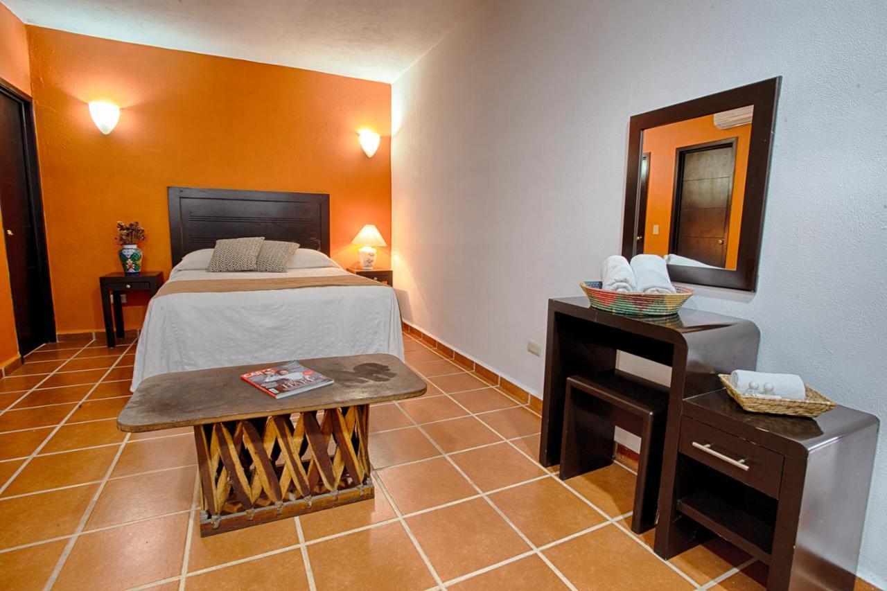 La Iguana Vallarta Lgbt Adults Only - Romantic Zone - Party Clubbing Street Пуэрто-Вальярта Экстерьер фото