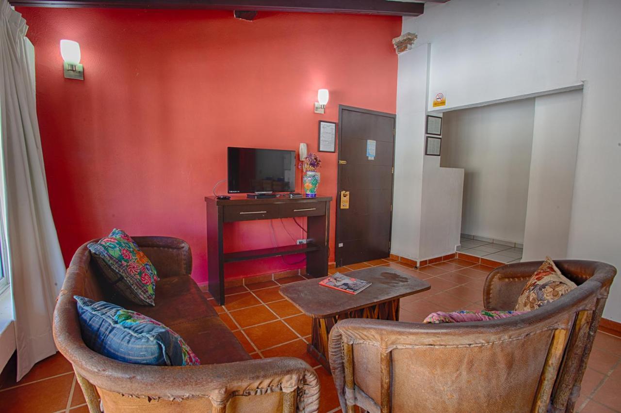 La Iguana Vallarta Lgbt Adults Only - Romantic Zone - Party Clubbing Street Пуэрто-Вальярта Экстерьер фото