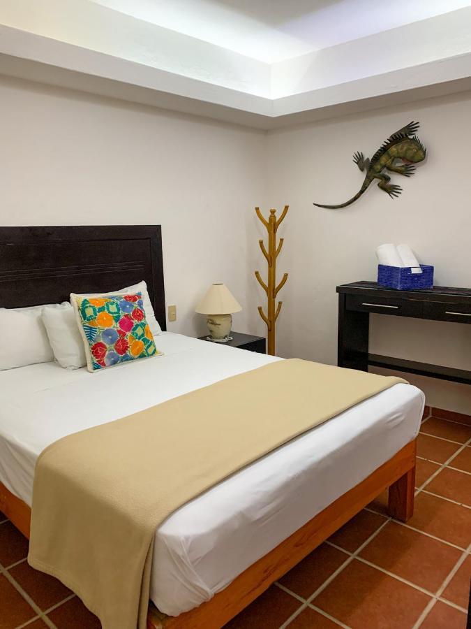 La Iguana Vallarta Lgbt Adults Only - Romantic Zone - Party Clubbing Street Пуэрто-Вальярта Экстерьер фото