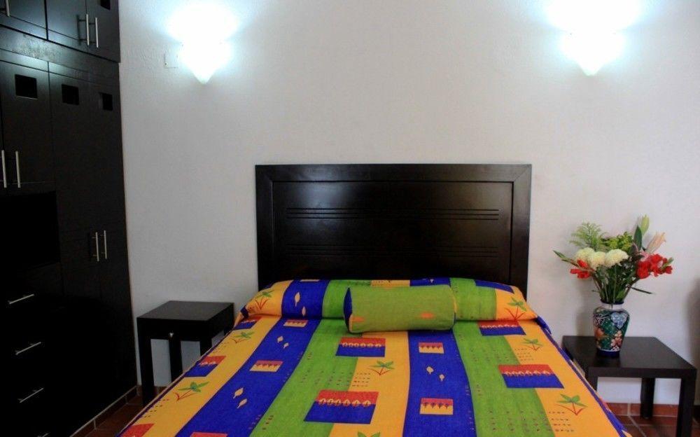 La Iguana Vallarta Lgbt Adults Only - Romantic Zone - Party Clubbing Street Пуэрто-Вальярта Экстерьер фото