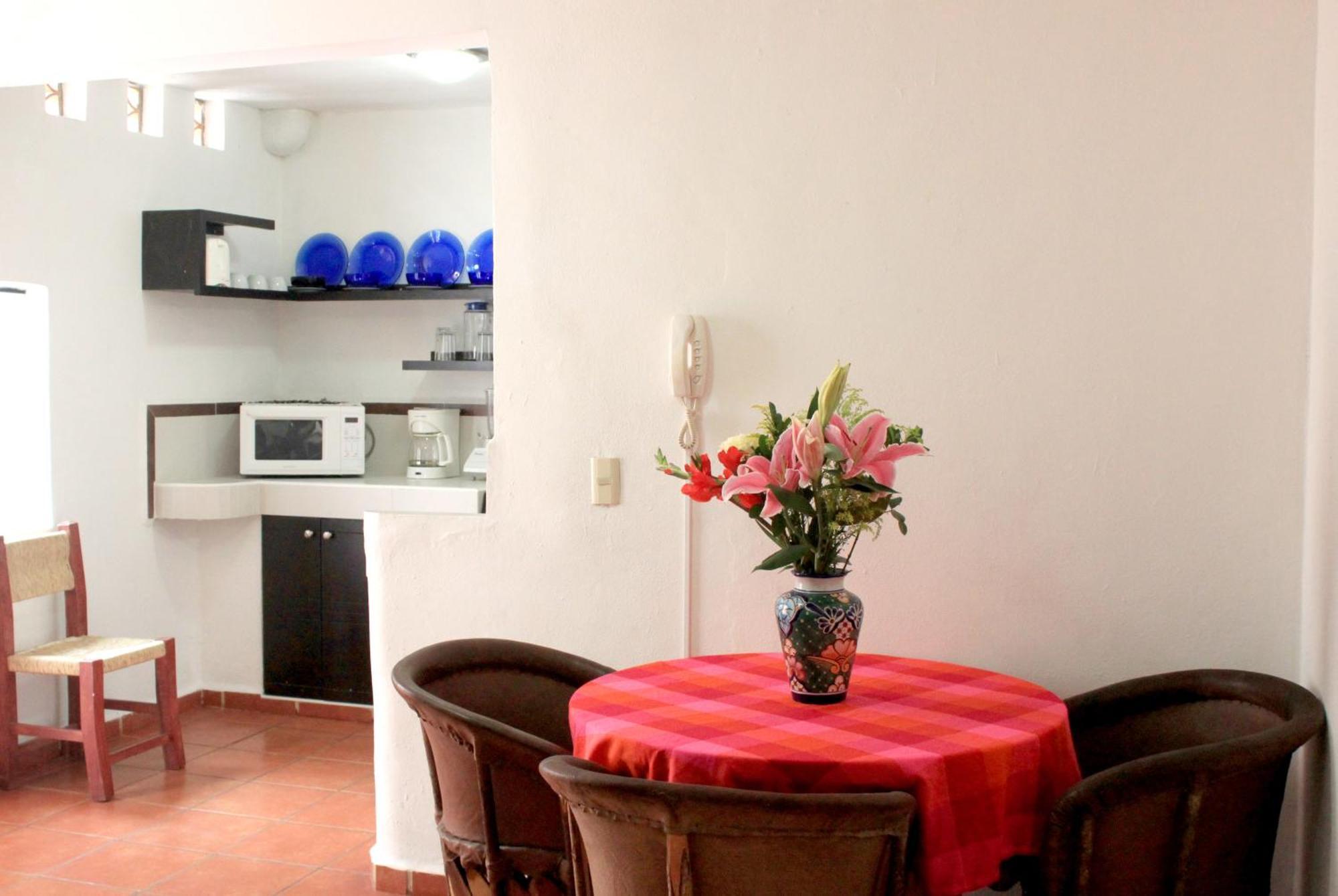 La Iguana Vallarta Lgbt Adults Only - Romantic Zone - Party Clubbing Street Пуэрто-Вальярта Экстерьер фото