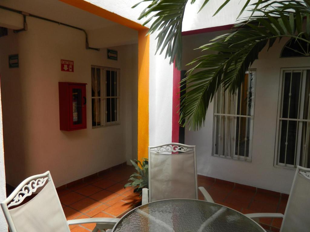 La Iguana Vallarta Lgbt Adults Only - Romantic Zone - Party Clubbing Street Пуэрто-Вальярта Экстерьер фото